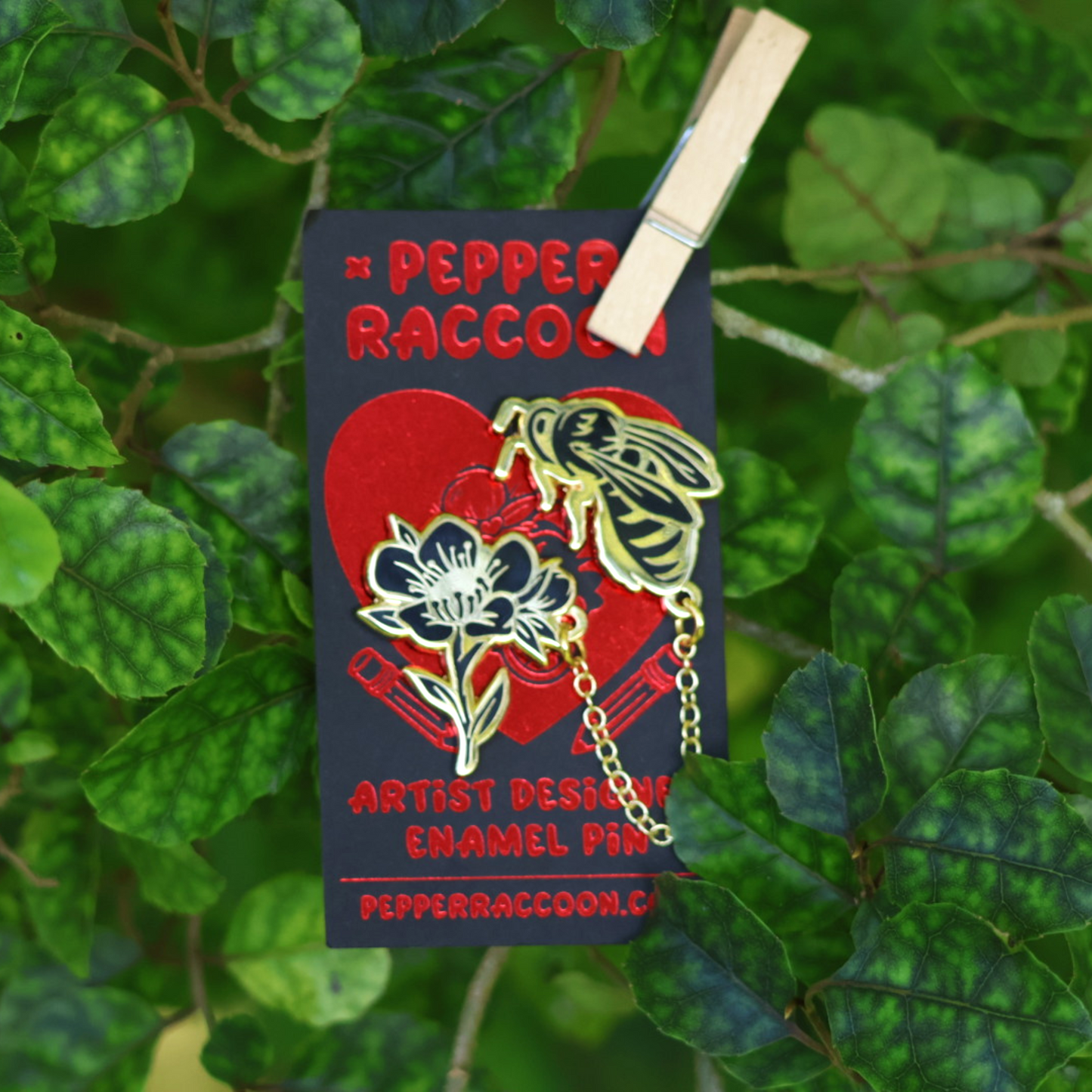 Pepper Raccoon - Pin, Manuka + Bee Pin Chain Set