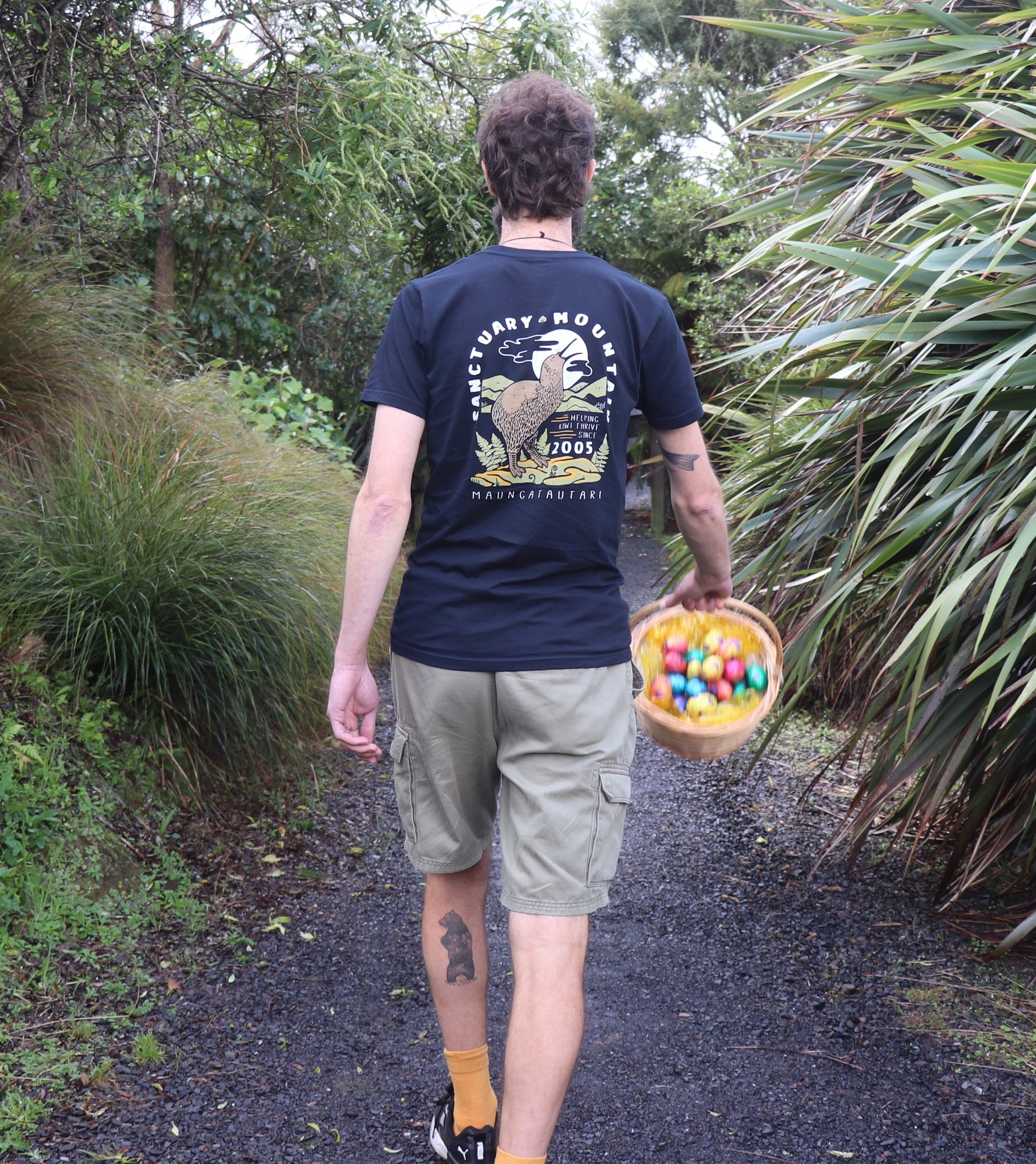 Helping Kiwi Thrive Since 2005 Mens T-Shirt