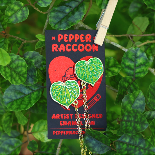 Pepper Raccoon - Pin, Kawakawa Glitter Chain Set